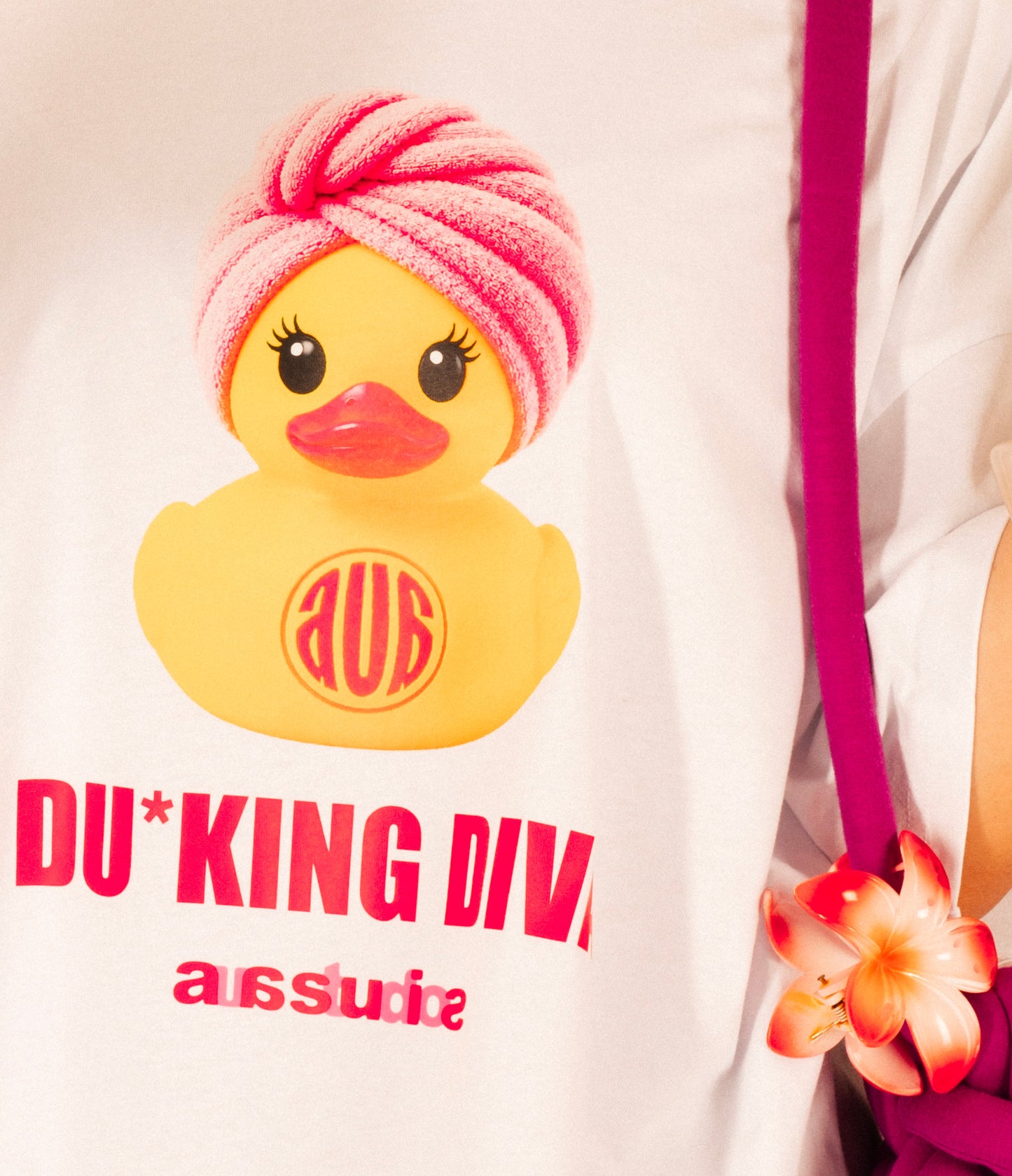 TEE 008 DU*CKING DIVA